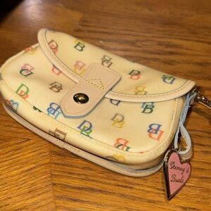 *NWOT* Dooney & Bourke Authentic Vintage Wristlet